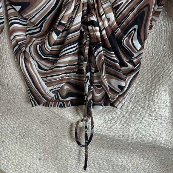 Brown swirl sheer long sleeve turtleneck scrunched crop top - Picture 5 of 8